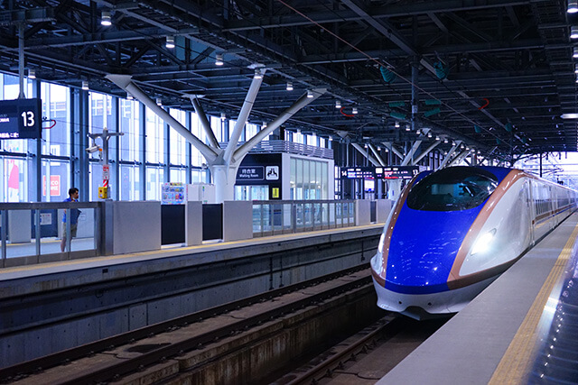 新幹線の駅や、松本空港があり、陸・空の交通網が発達しています。